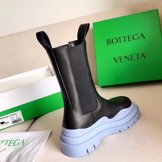 bo*te*ga Ve*ne*ta bv tire chelsea boots with blue outsole