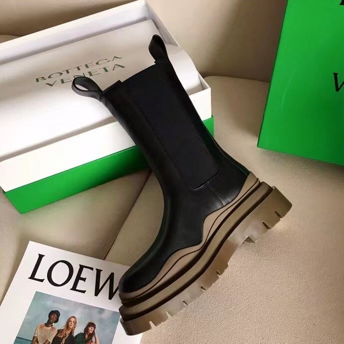 bo*te*ga Ve*ne*ta bv tire chelsea boots with brown outsole