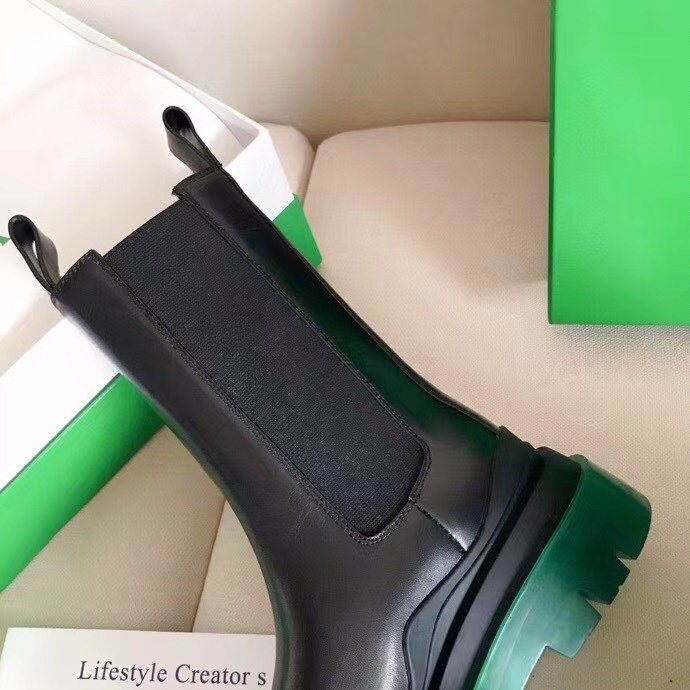 bo*te*ga Ve*ne*ta bv tire chelsea boots with green outsole