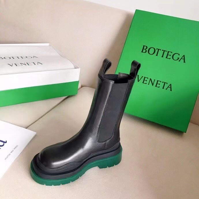 bo*te*ga Ve*ne*ta bv tire chelsea boots with green outsole