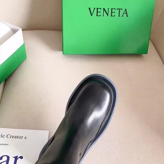 bo*te*ga Ve*ne*ta bv tire chelsea boots with transparent sole