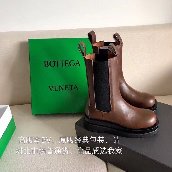 bo*te*ga Ve*ne*ta bv lug chelsea boots in brown calfskin