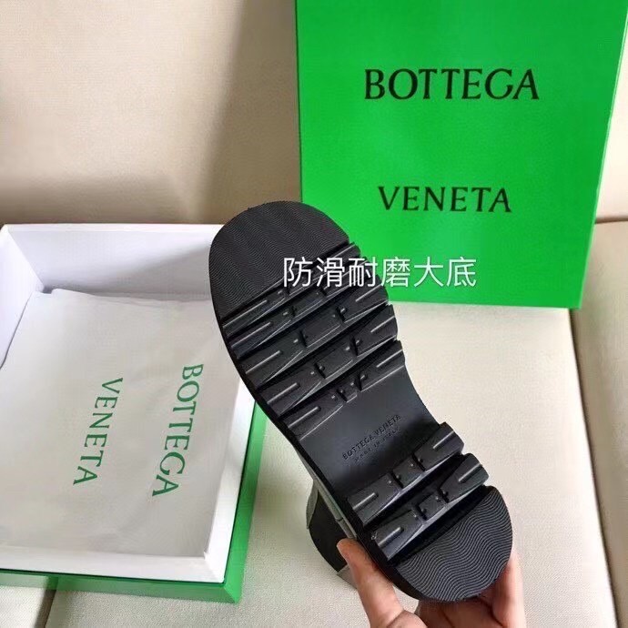 bo*te*ga Ve*ne*ta bv lug chelsea boots in brown calfskin