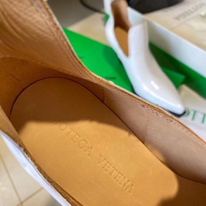 bo*te*ga Ve*ne*ta bv lean ankle boots in white calfskin
