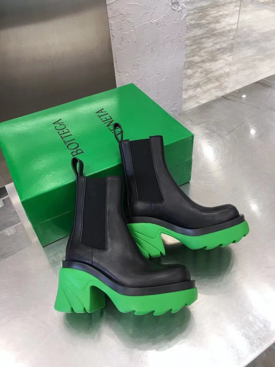 bo*te*ga Ve*ne*ta flash chelsea boots with green outsole