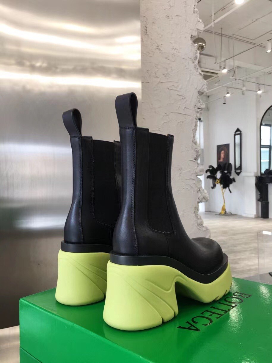 bo*te*ga Ve*ne*ta flash chelsea boots with yellow outsole