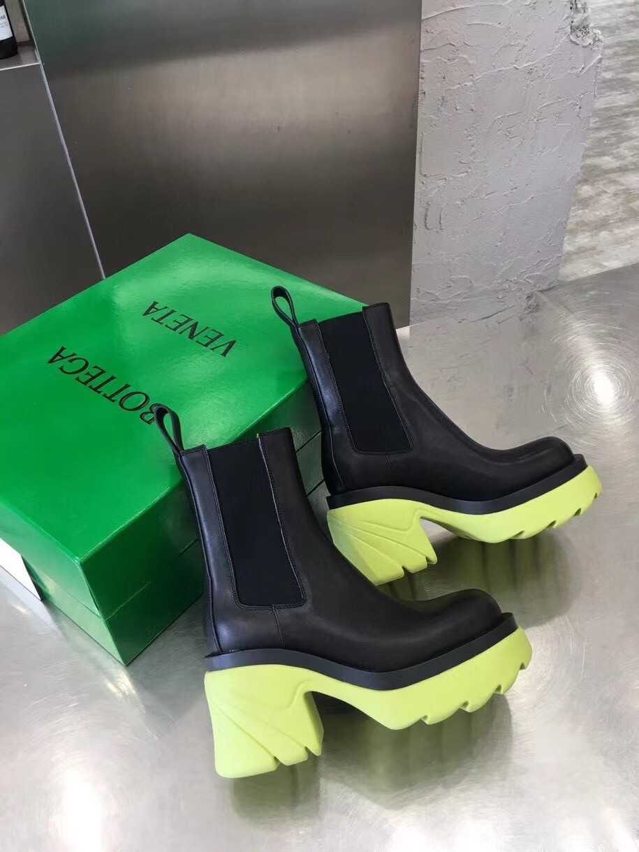 bo*te*ga Ve*ne*ta flash chelsea boots with yellow outsole