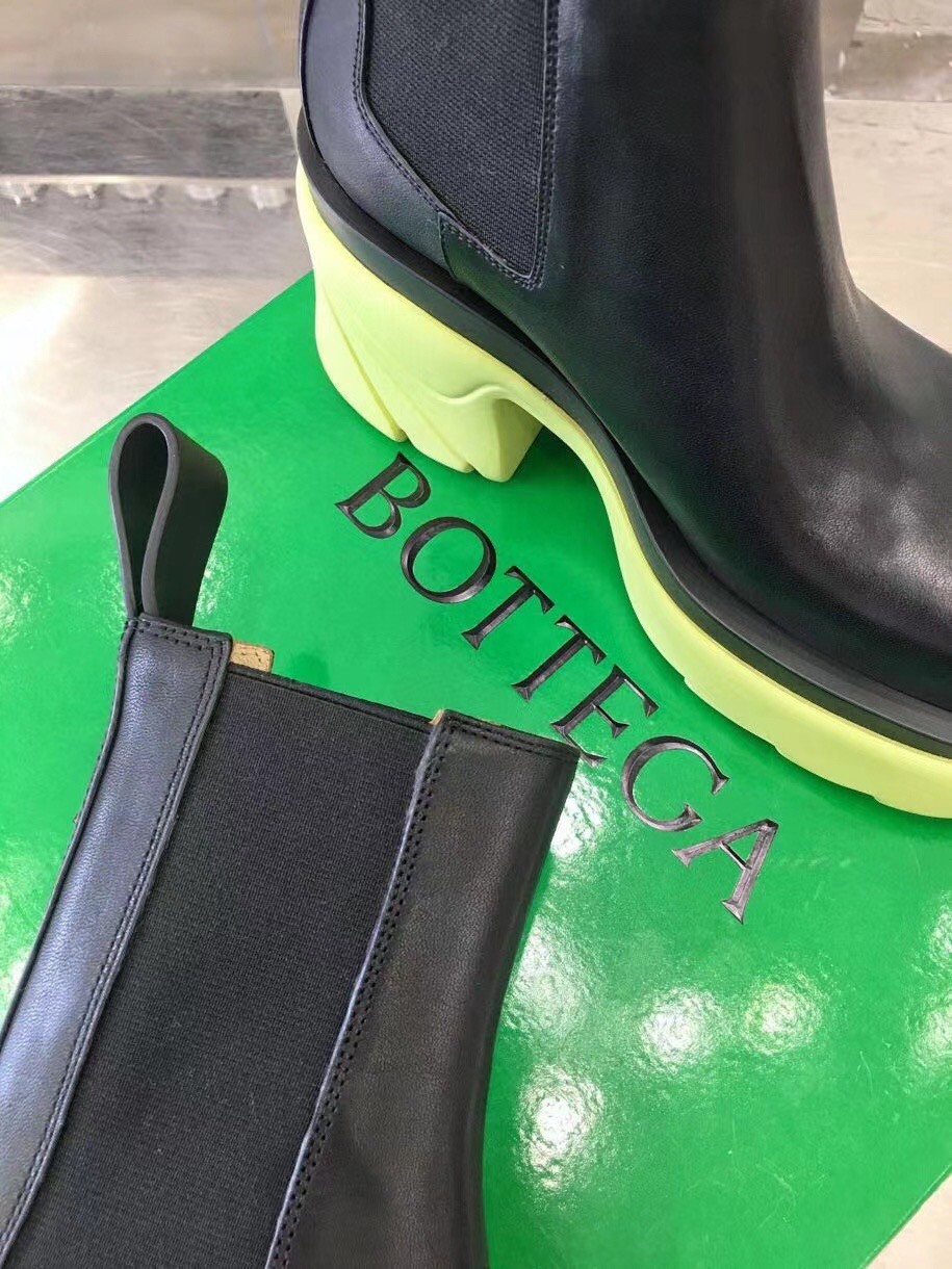 bo*te*ga Ve*ne*ta flash chelsea boots with yellow outsole