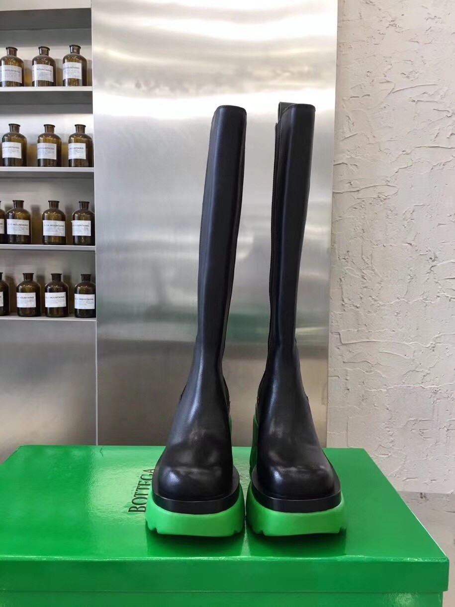 bo*te*ga Ve*ne*ta flash knee-high boots with green outsole