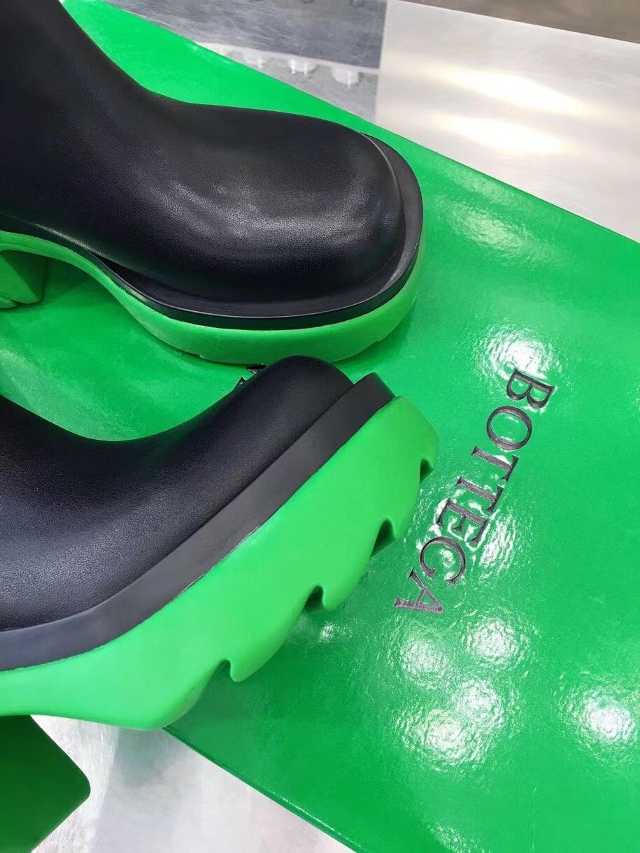 bo*te*ga Ve*ne*ta flash knee-high boots with green outsole