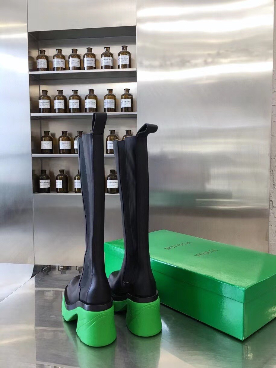 bo*te*ga Ve*ne*ta flash knee-high boots with green outsole