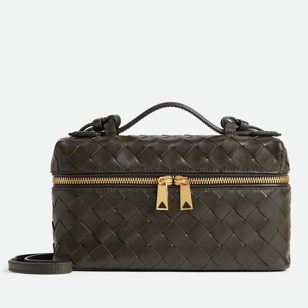bo*te*ga Ve*ne*ta bang bang vanity case in fondant intrecciato leather