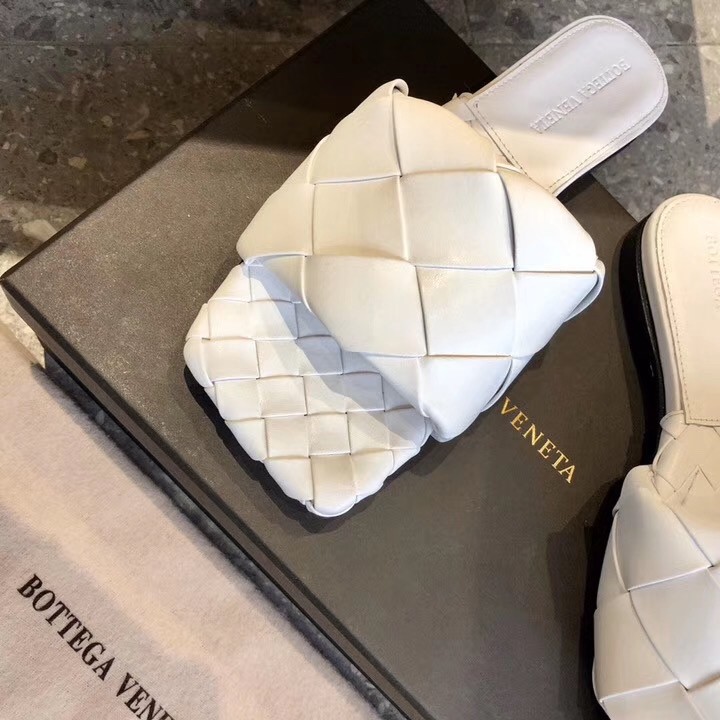bo*te*ga Ve*ne*ta lido slides in white intreccio lambskin