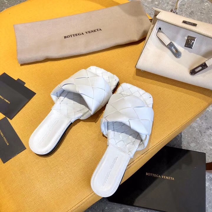 bo*te*ga Ve*ne*ta lido slides in white intreccio lambskin