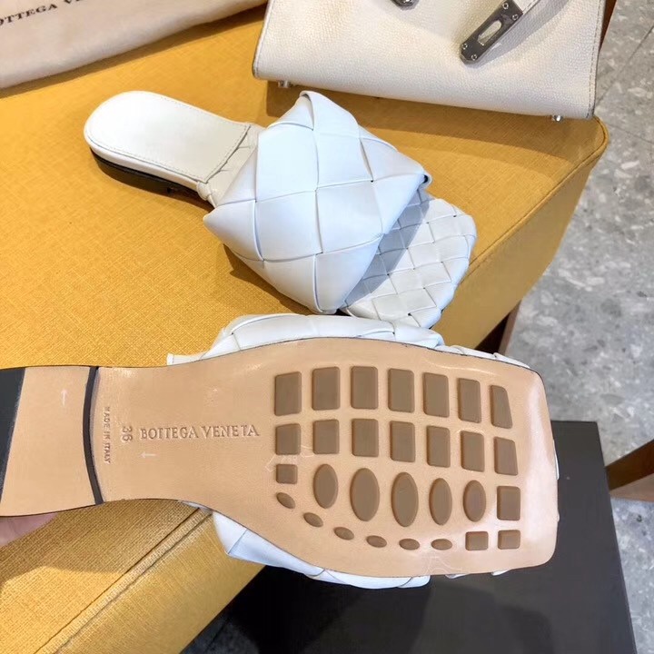 bo*te*ga Ve*ne*ta lido slides in white intreccio lambskin
