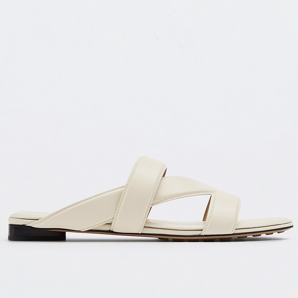 bo*te*ga Ve*ne*ta band slides in white lambskin