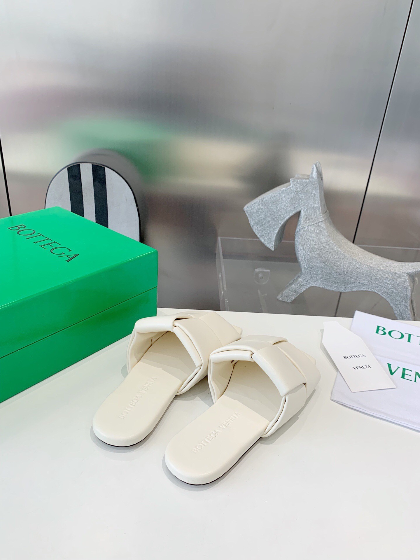 bo*te*ga Ve*ne*ta patch flat slides in white lambskin