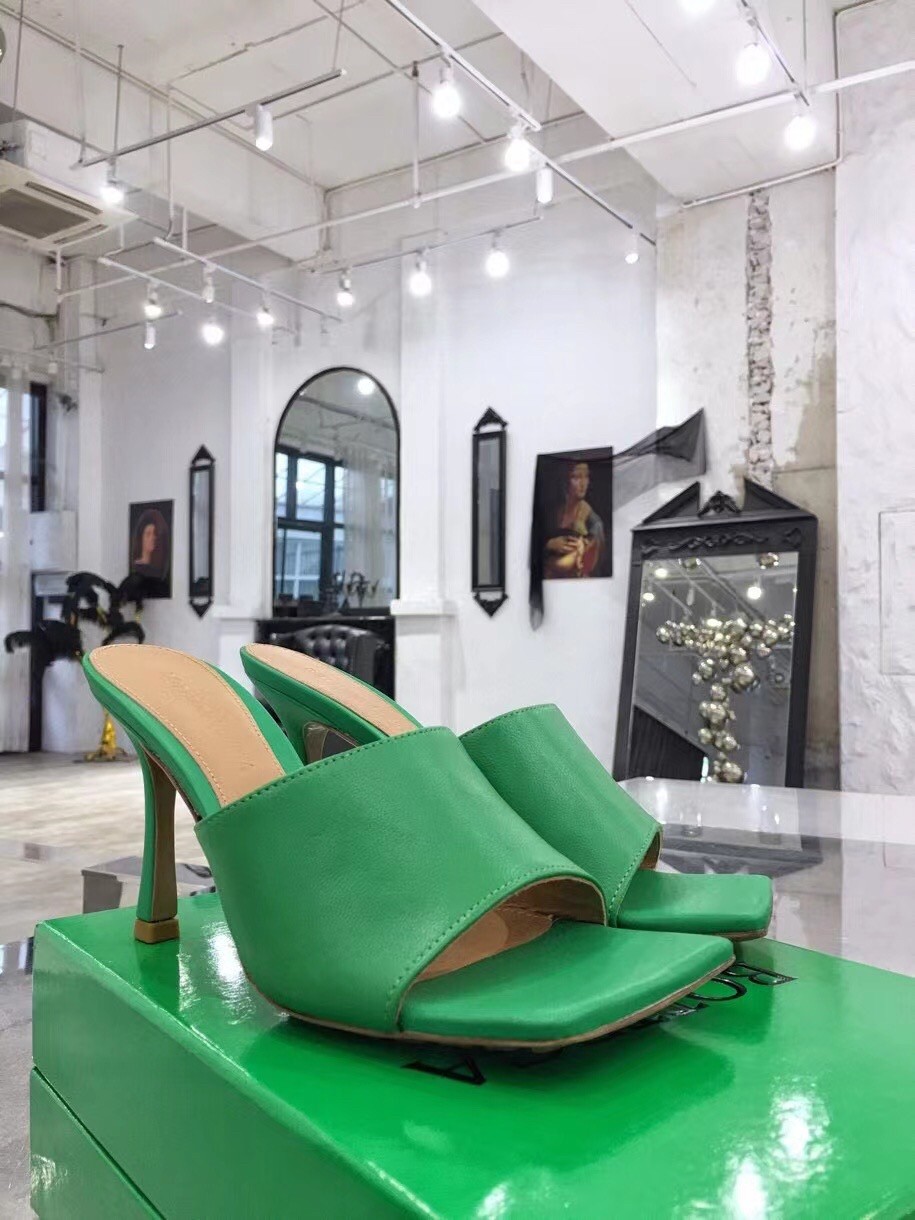 bo*te*ga Ve*ne*ta stretch mules 90mm in green lambskin