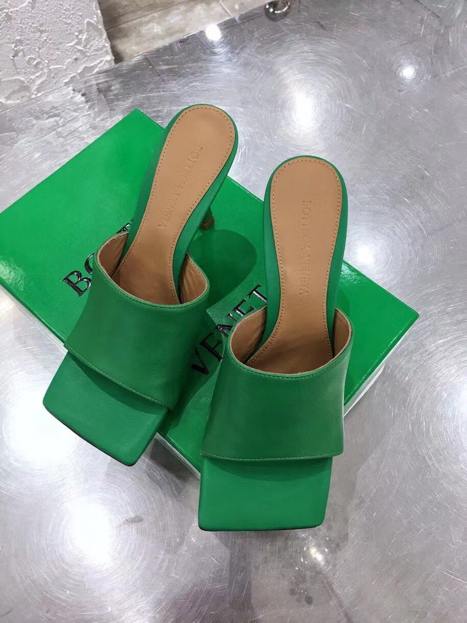 bo*te*ga Ve*ne*ta stretch mules 90mm in green lambskin