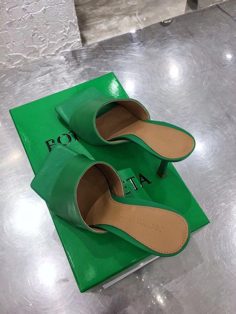 bo*te*ga Ve*ne*ta stretch mules 90mm in green lambskin