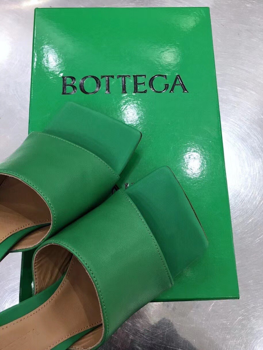bo*te*ga Ve*ne*ta stretch mules 90mm in green lambskin