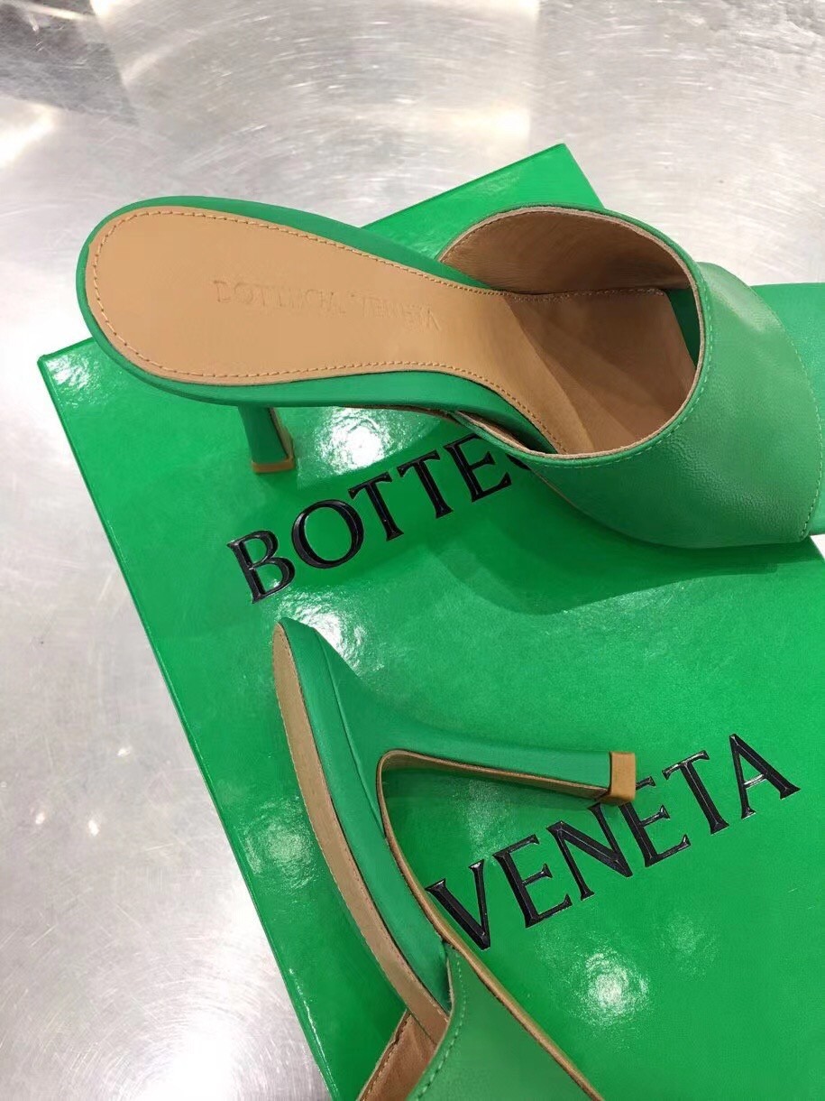 bo*te*ga Ve*ne*ta stretch mules 90mm in green lambskin