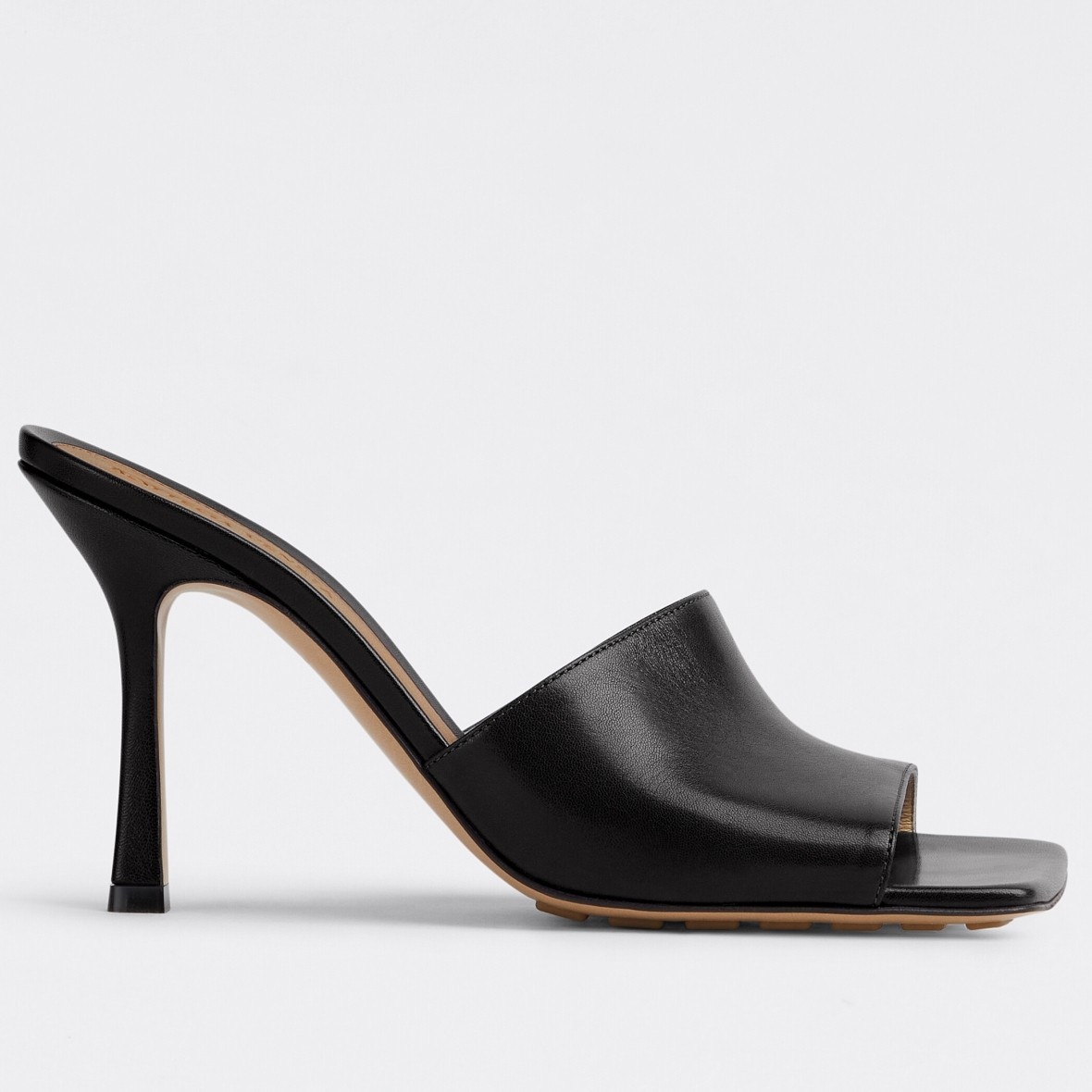 bo*te*ga Ve*ne*ta stretch mules 90mm in black lambskin
