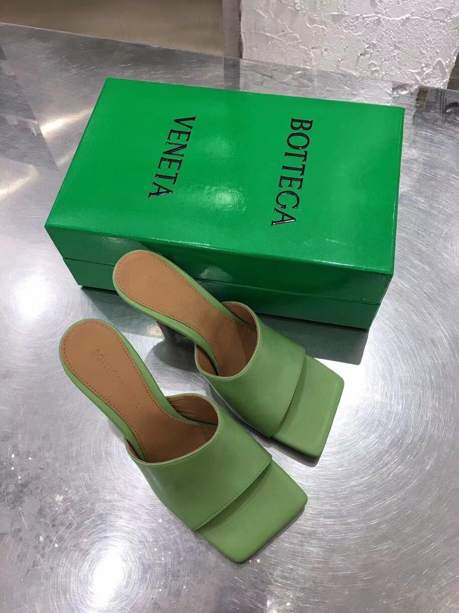 bo*te*ga Ve*ne*ta stretch mules 90mm in pistachio lambskin
