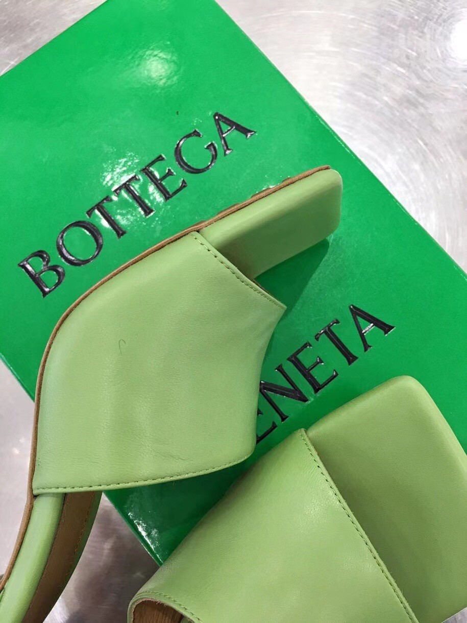 bo*te*ga Ve*ne*ta stretch mules 90mm in pistachio lambskin