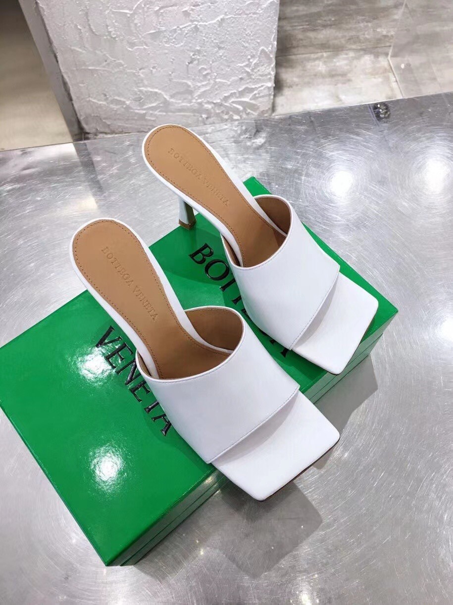 bo*te*ga Ve*ne*ta stretch mules 90mm in white lambskin