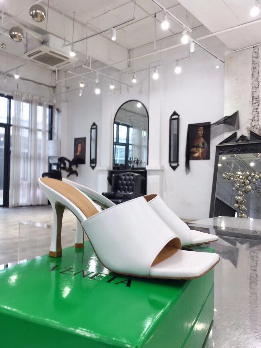 bo*te*ga Ve*ne*ta stretch mules 90mm in white lambskin