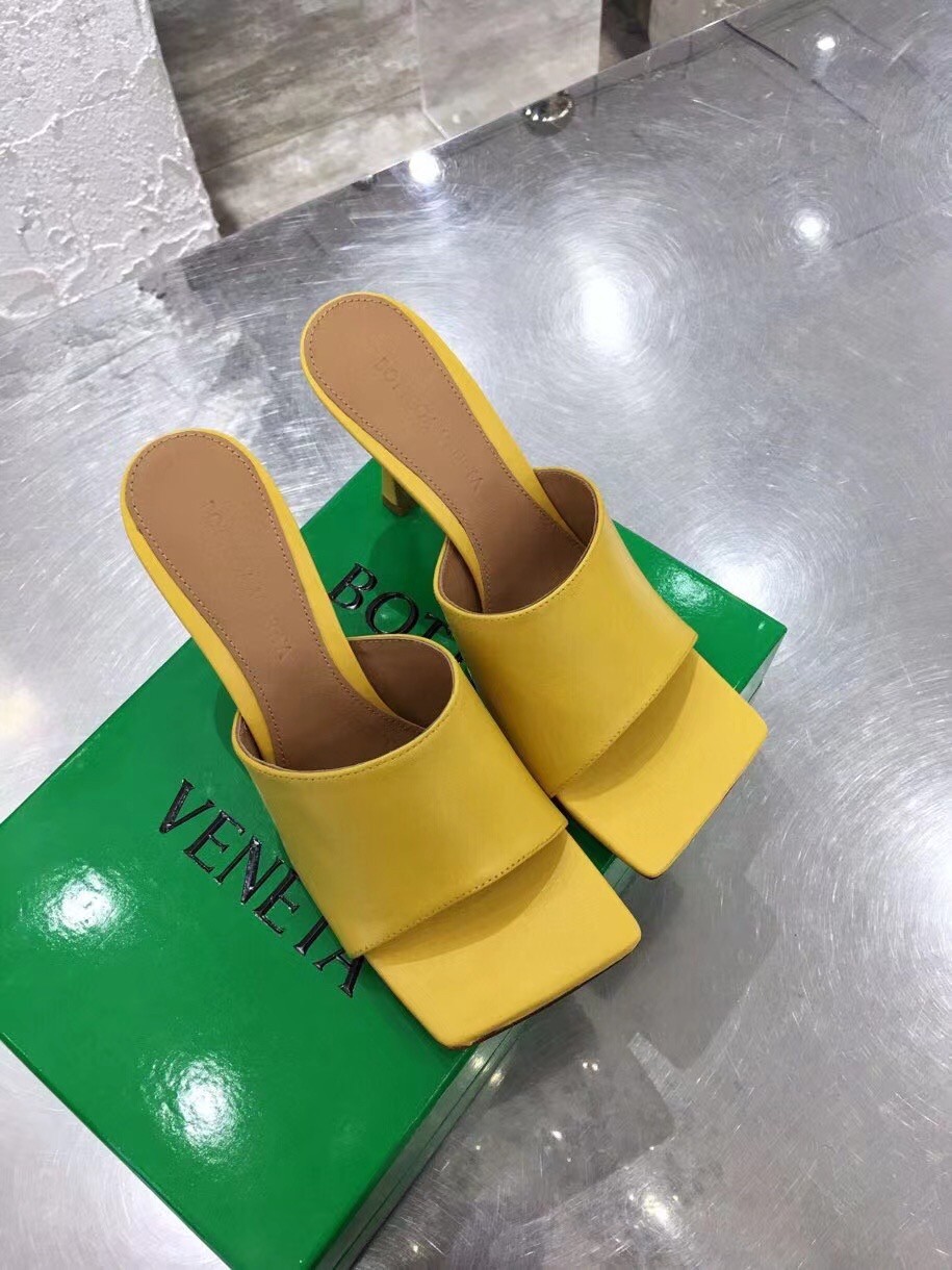 bo*te*ga Ve*ne*ta stretch mules 90mm in yellow lambskin