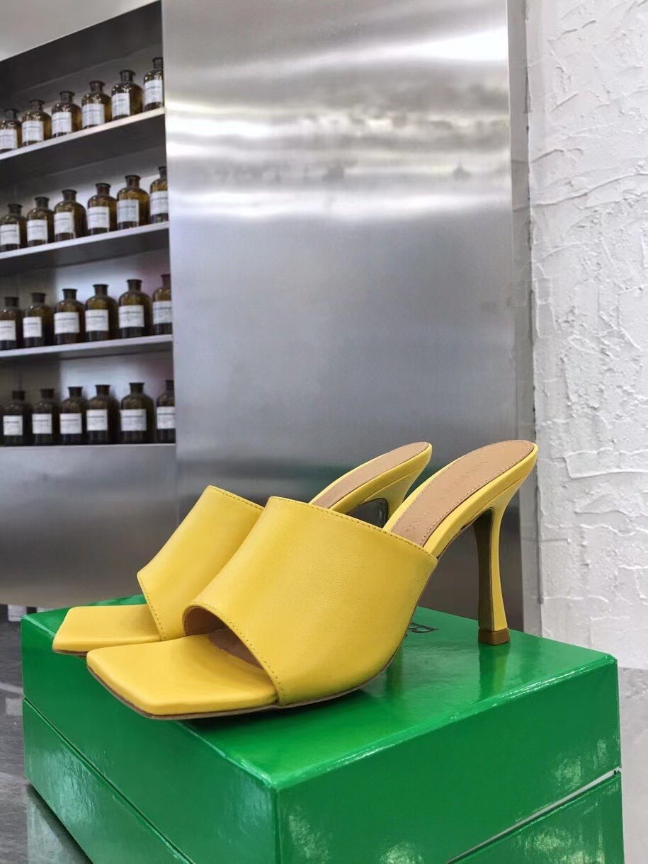 bo*te*ga Ve*ne*ta stretch mules 90mm in yellow lambskin