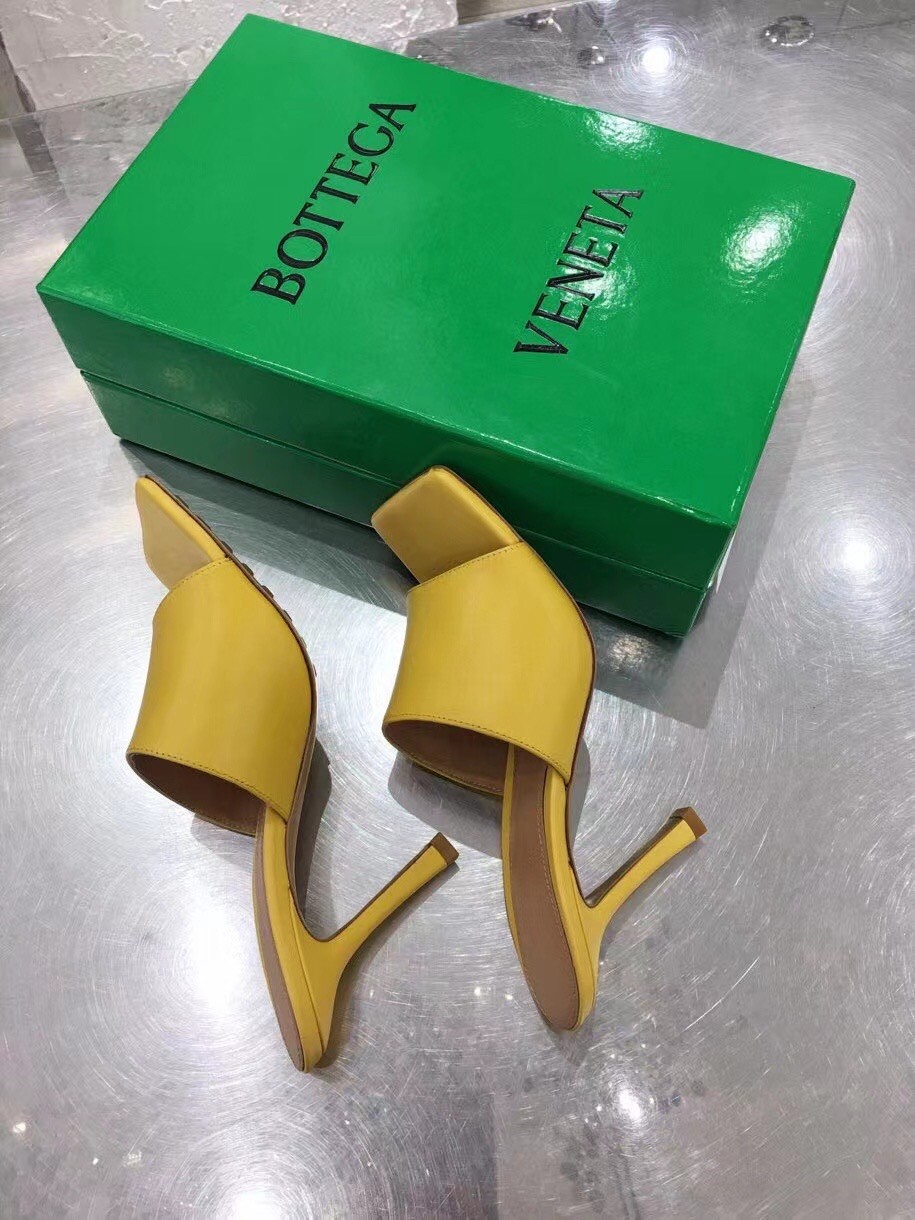 bo*te*ga Ve*ne*ta stretch mules 90mm in yellow lambskin
