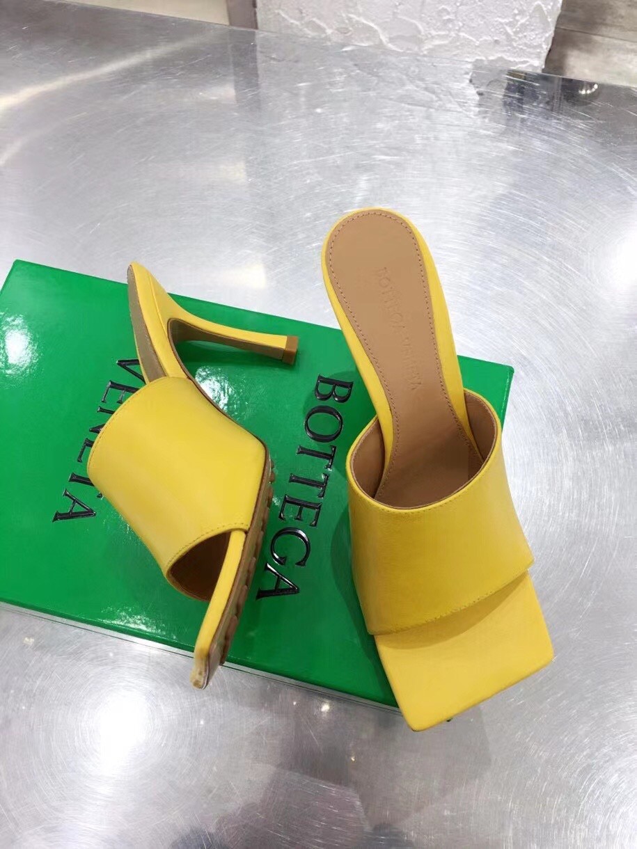 bo*te*ga Ve*ne*ta stretch mules 90mm in yellow lambskin