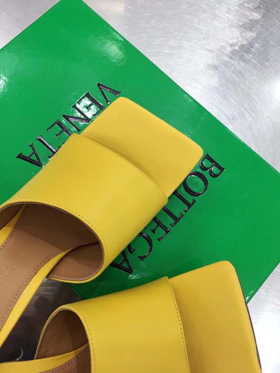 bo*te*ga Ve*ne*ta stretch mules 90mm in yellow lambskin