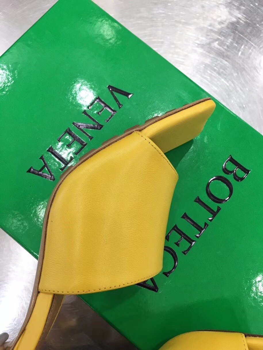 bo*te*ga Ve*ne*ta stretch mules 90mm in yellow lambskin