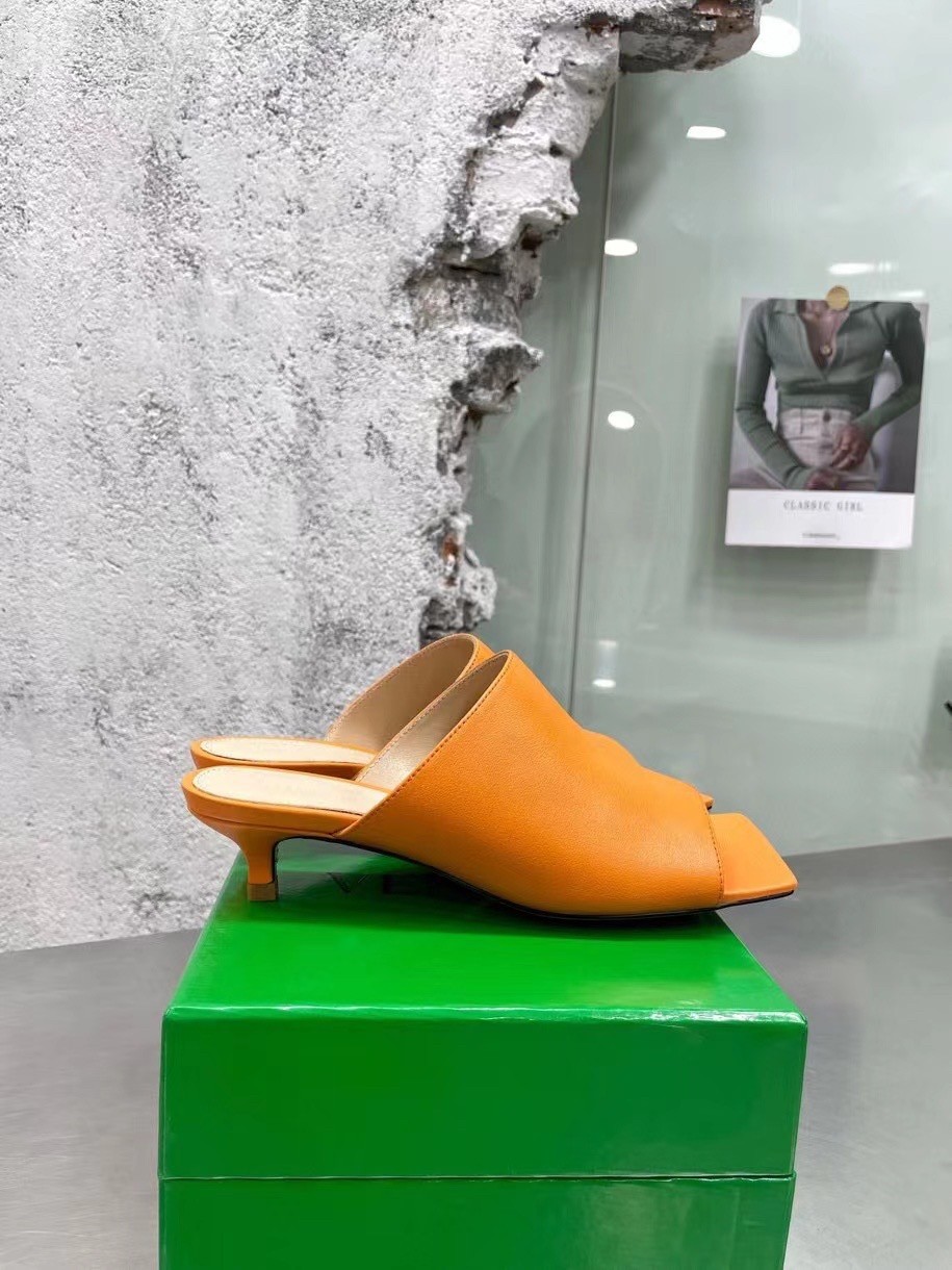 bo*te*ga Ve*ne*ta stretch mules 40mm in orange lambskin
