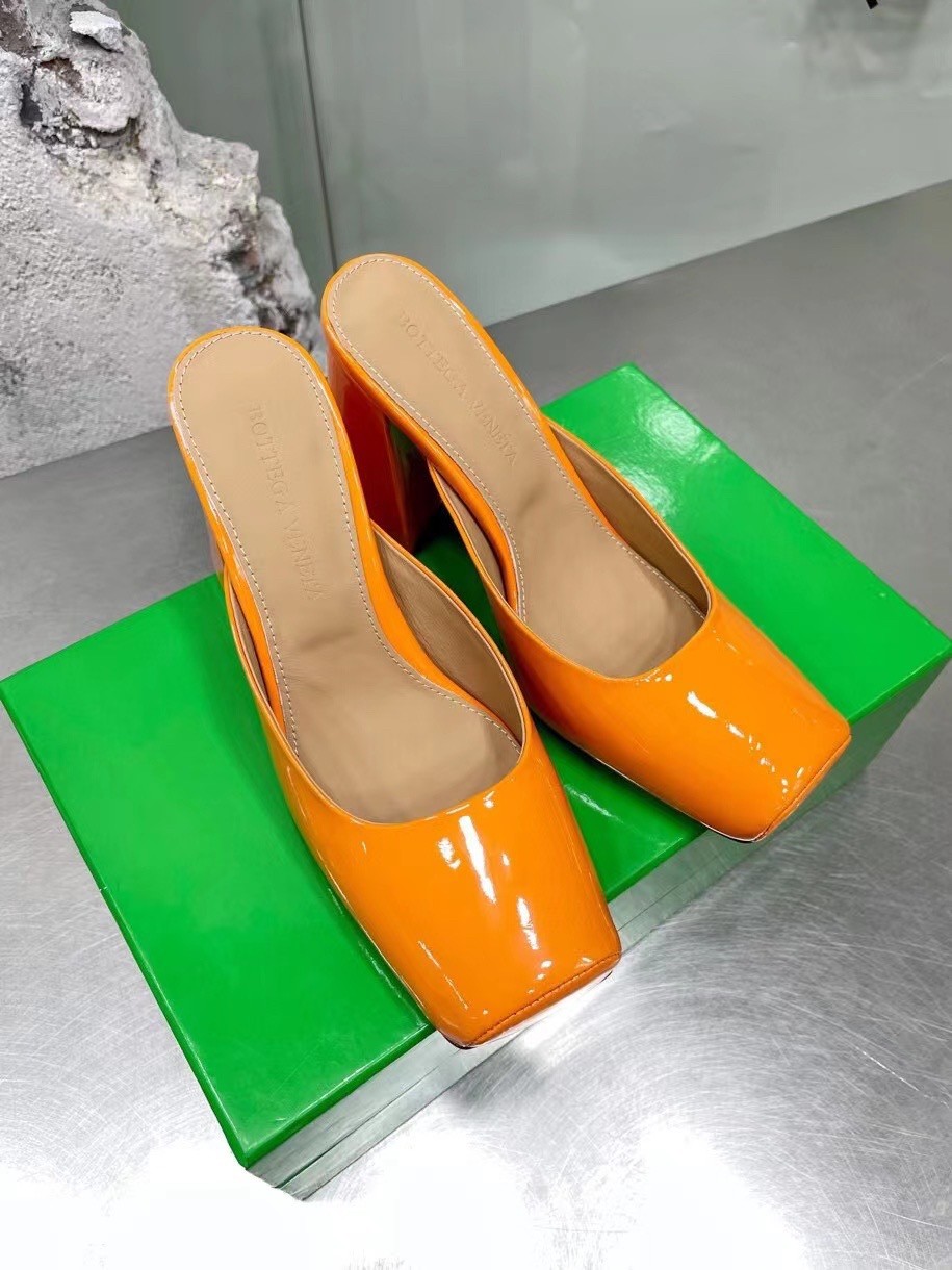 bo*te*ga Ve*ne*ta tower mules in orange patent calfskin