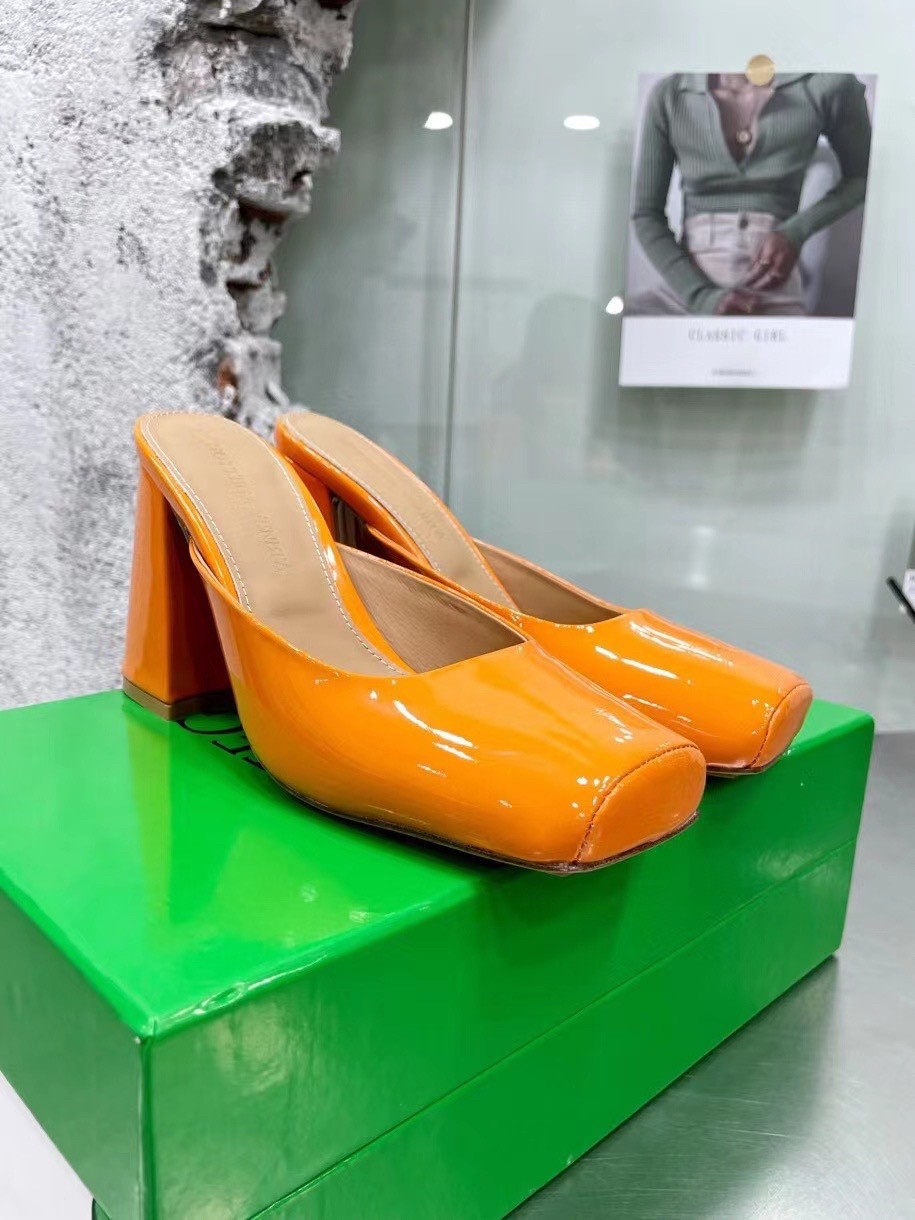 bo*te*ga Ve*ne*ta tower mules in orange patent calfskin