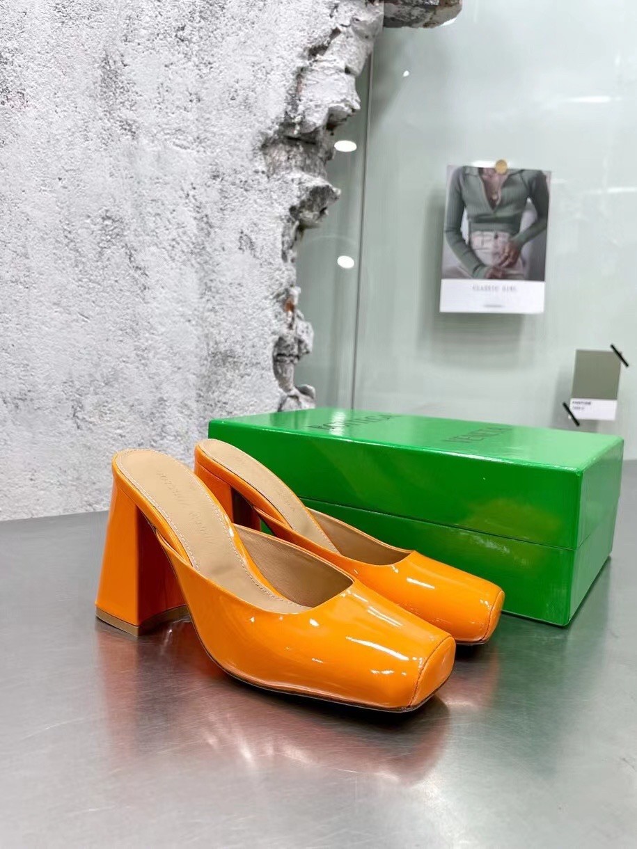 bo*te*ga Ve*ne*ta tower mules in orange patent calfskin