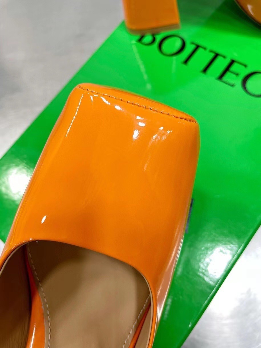 bo*te*ga Ve*ne*ta tower mules in orange patent calfskin
