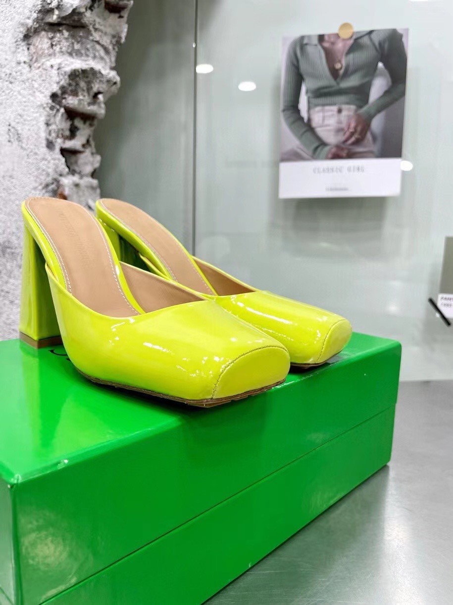 bo*te*ga Ve*ne*ta tower mules in yellow patent calfskin