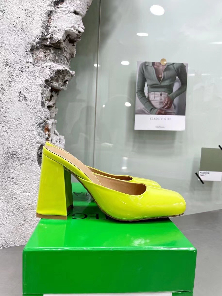 bo*te*ga Ve*ne*ta tower mules in yellow patent calfskin