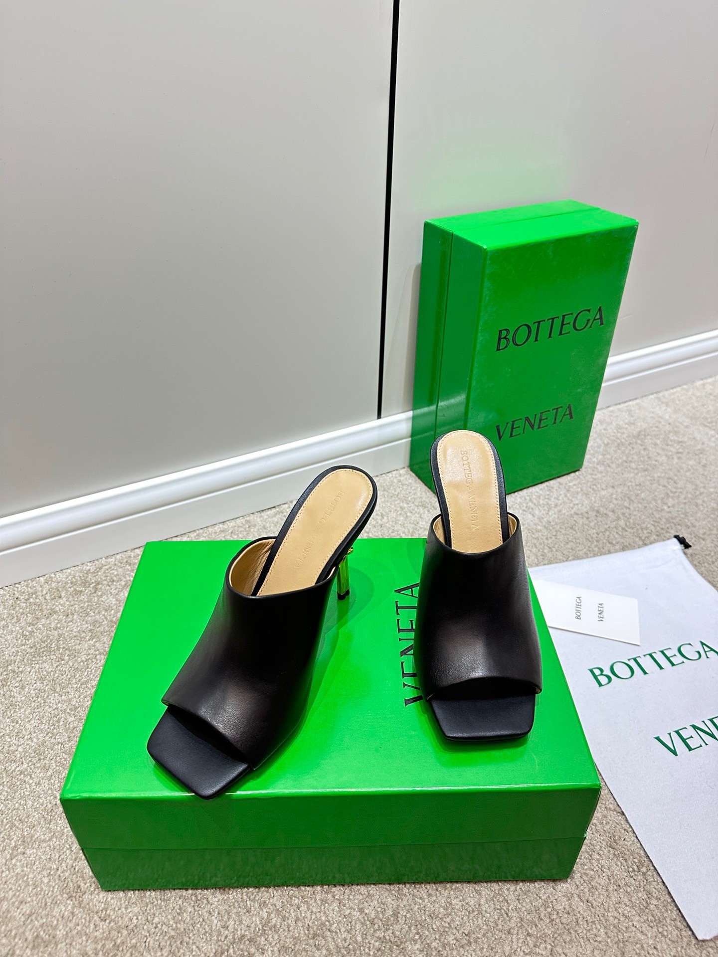 bo*te*ga Ve*ne*ta knot mules 90mm in black lambskin