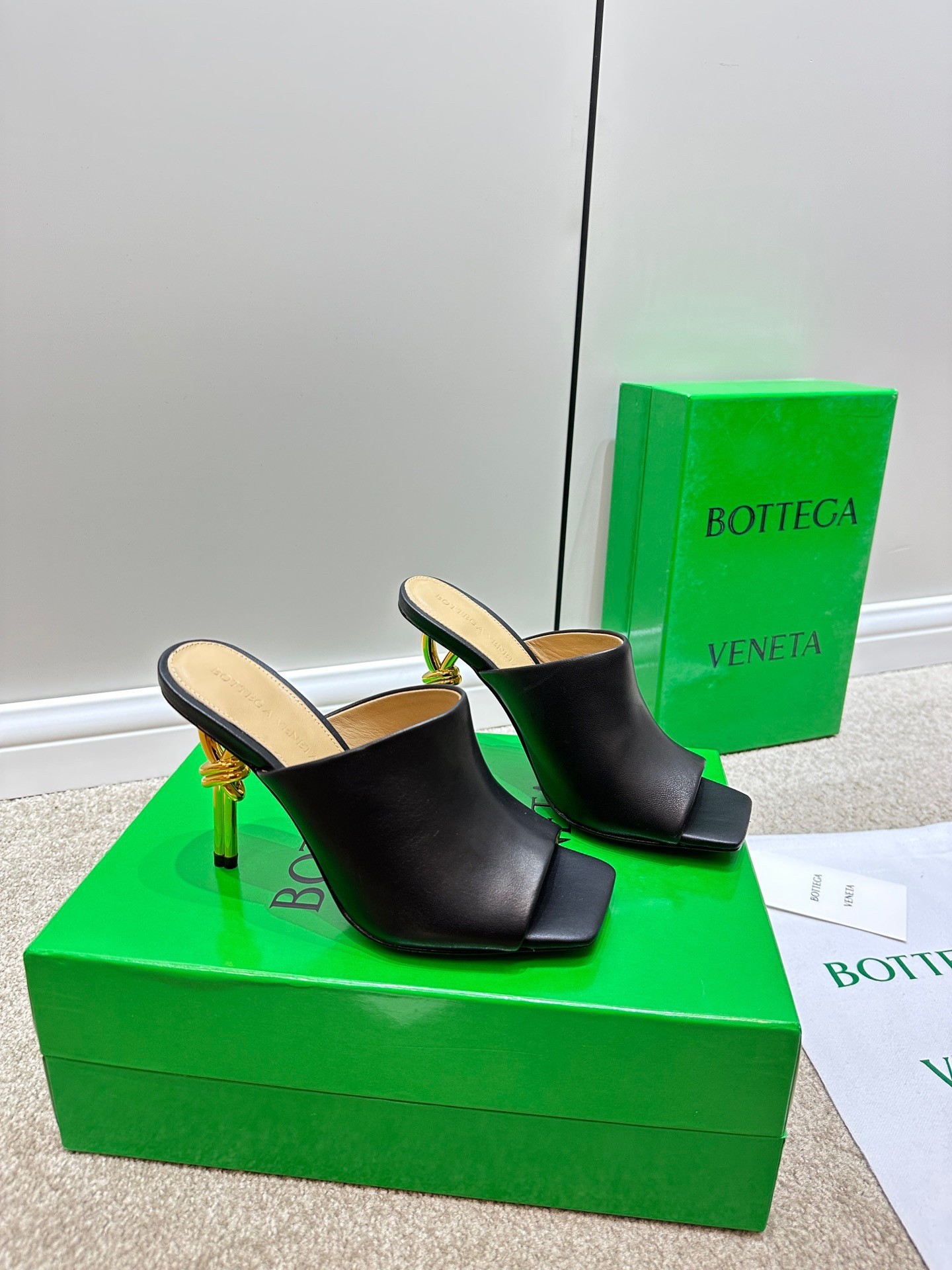 bo*te*ga Ve*ne*ta knot mules 90mm in black lambskin