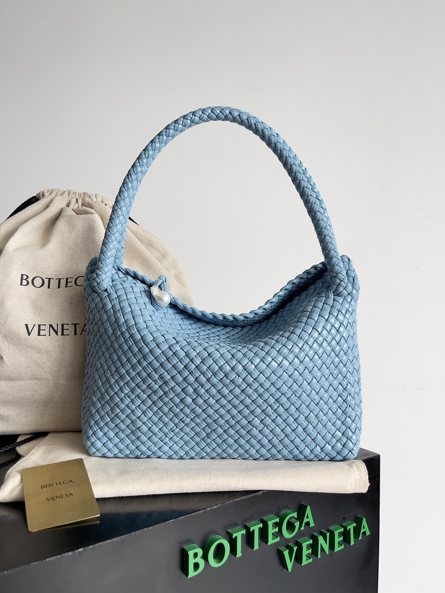 bo*te*ga Ve*ne*ta tosca bag in light blue intrecciato calfskin