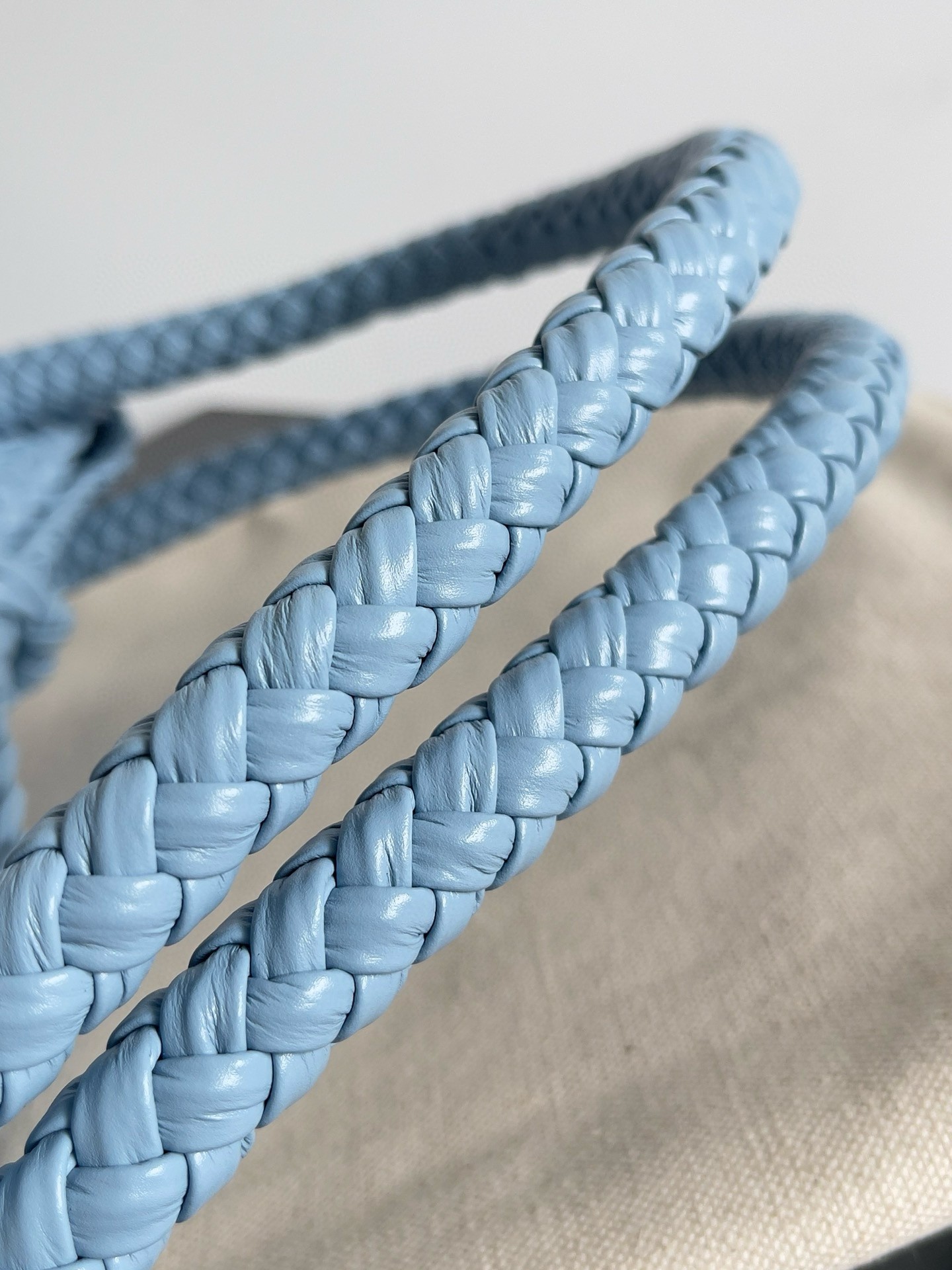bo*te*ga Ve*ne*ta tosca bag in light blue intrecciato calfskin