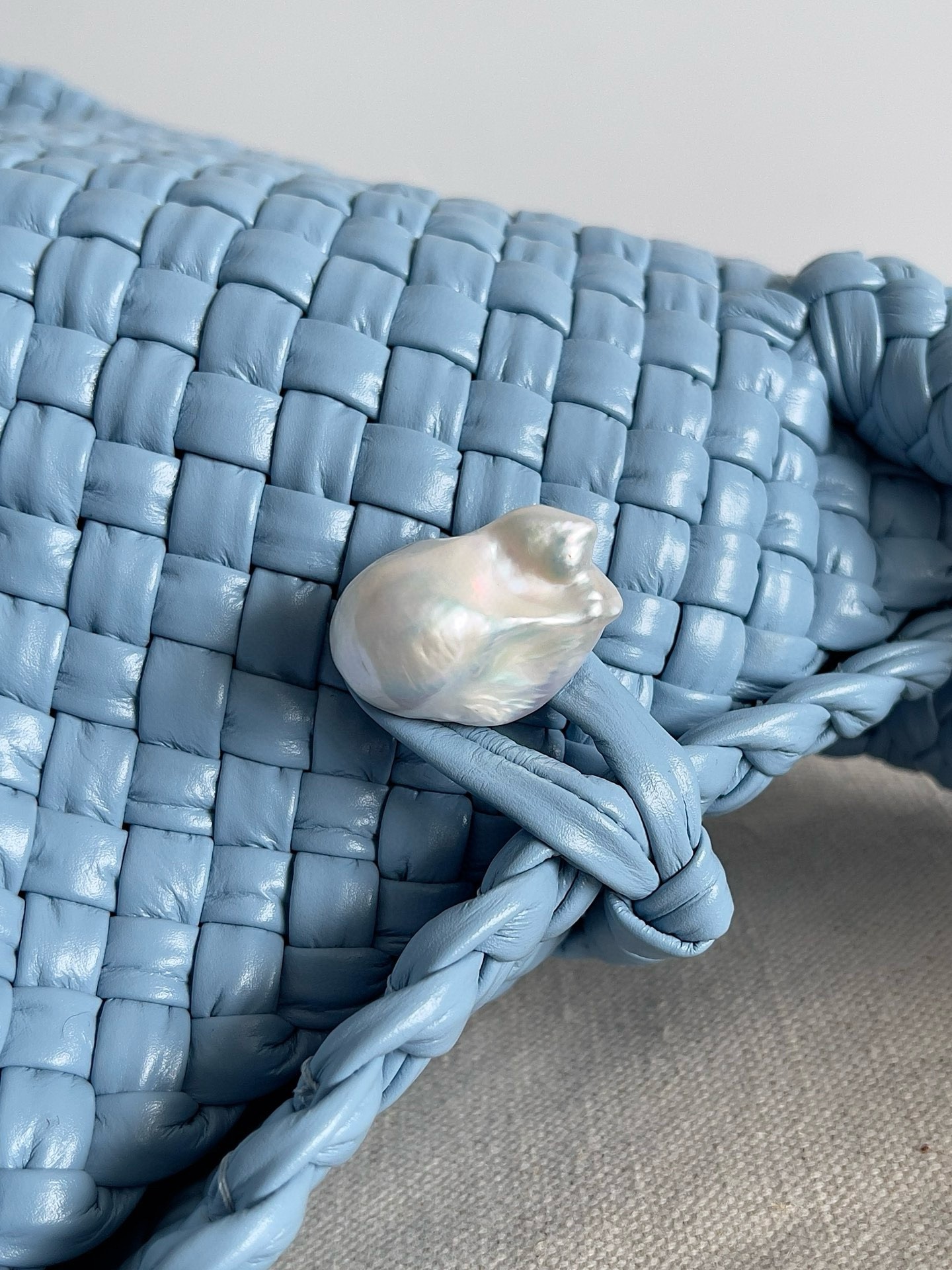 bo*te*ga Ve*ne*ta tosca bag in light blue intrecciato calfskin
