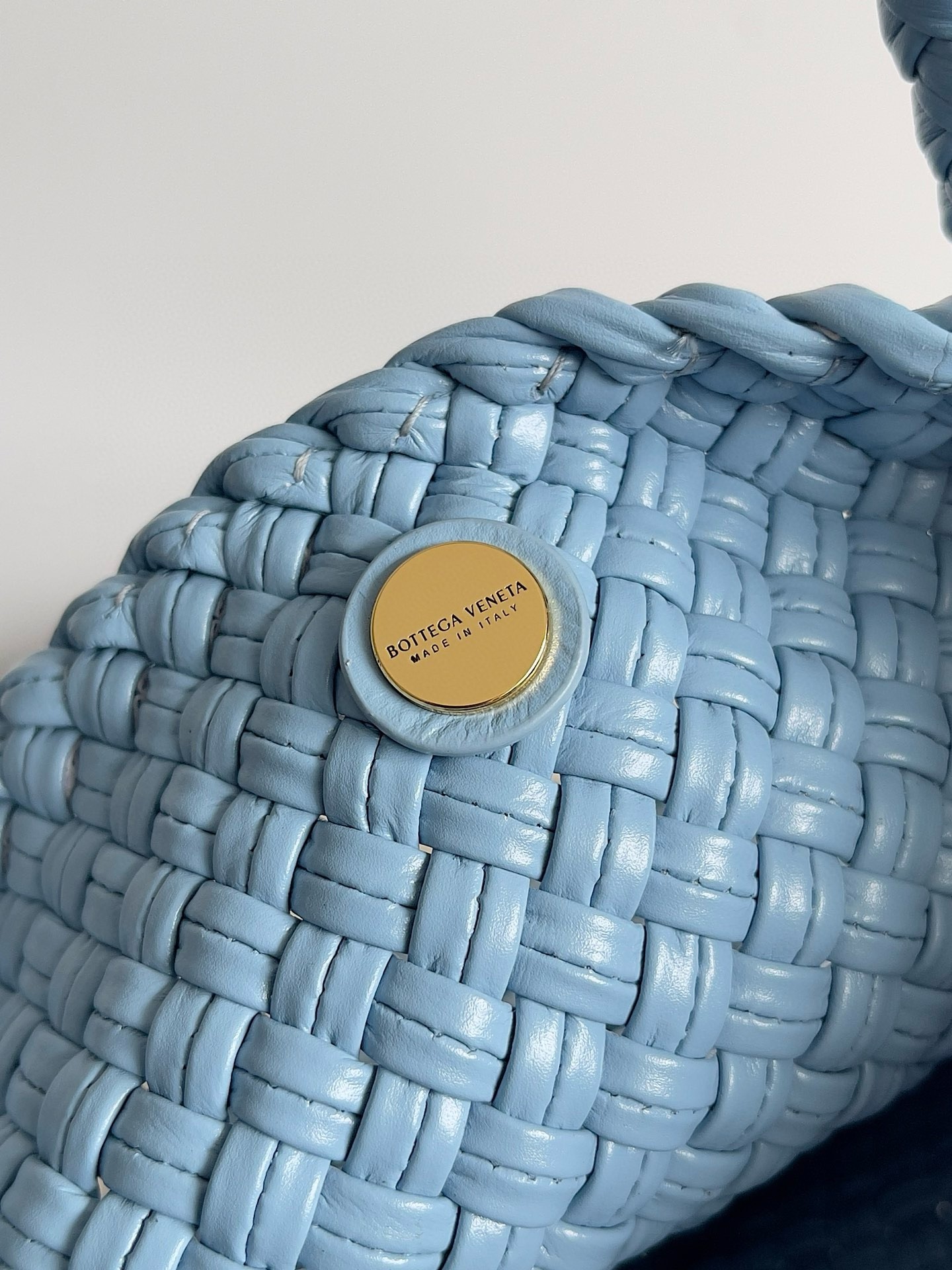 bo*te*ga Ve*ne*ta tosca bag in light blue intrecciato calfskin